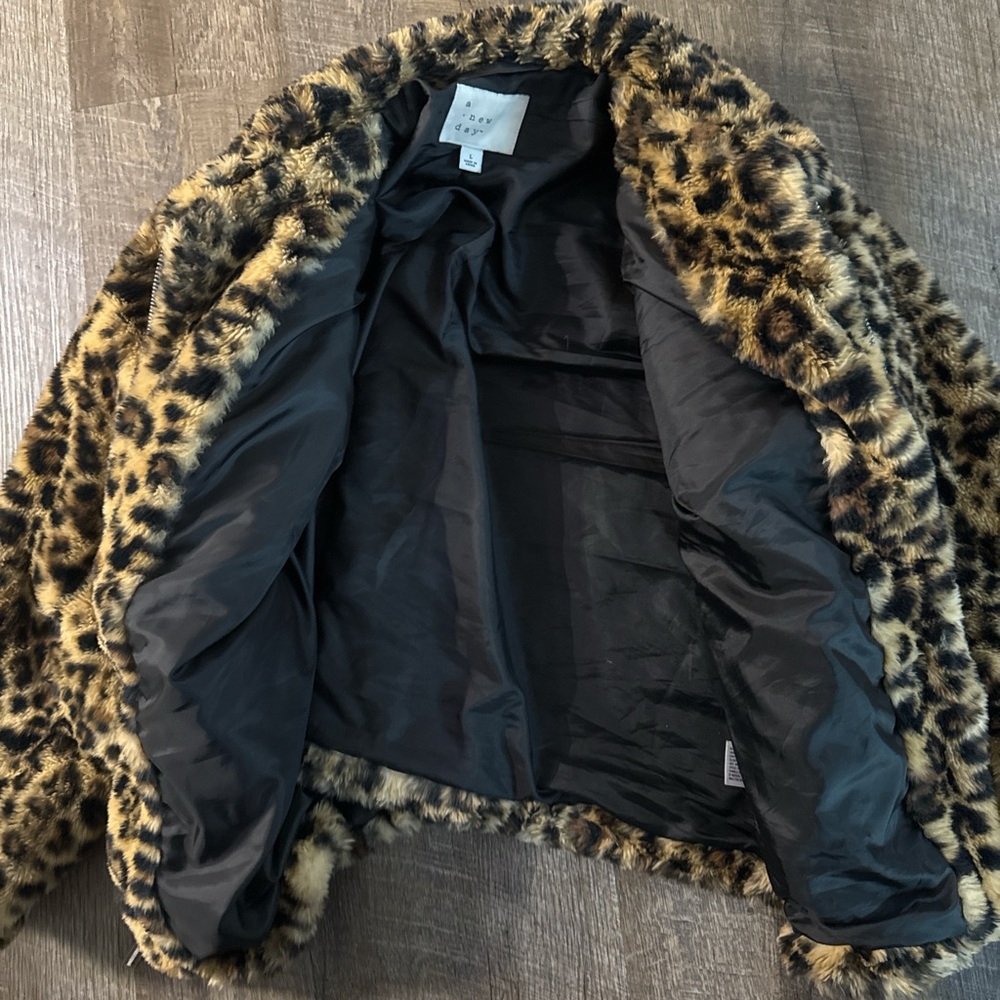 Leopard Print Faux Fur Jacket - Picture 3 of 4